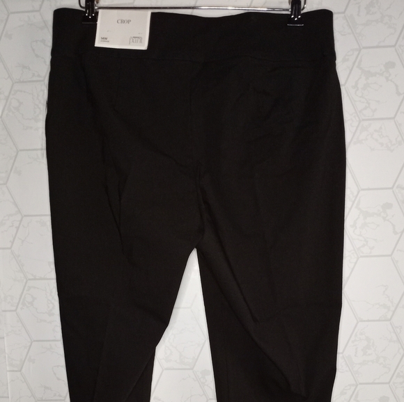 Christopher & Banks Signature Slimming Luxe crops - Picture 8 of 15